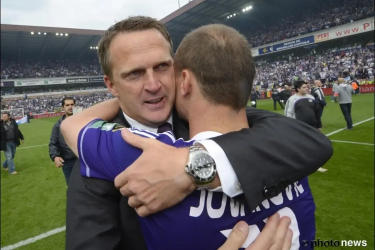 John Van den Brom était proche de faire son retour en Pro League...mais s'est ravisé vu la situation du club