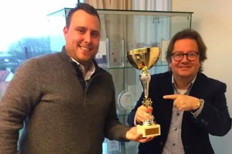 Marc Coucke voulait un trophée pour le titre de champion d'automne, nous avons réalisé son voeu