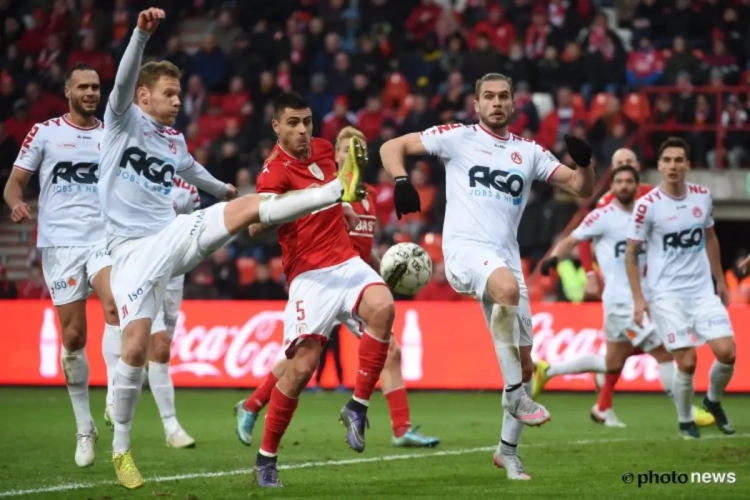 Le sort s'acharne : un ancien défenseur de Pro League en détresse après l'échec du remplacement de son défibrillateur