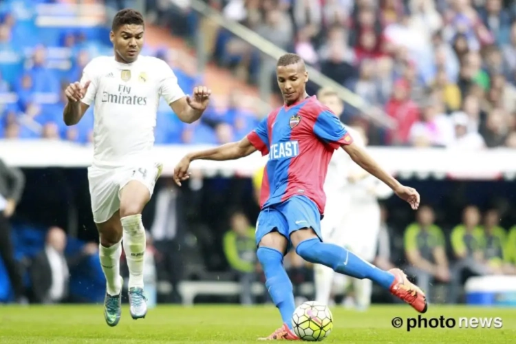 🎥 La simulation grotesque de Deyverson après un contact avec... l'arbitre