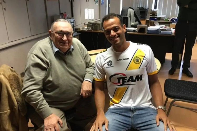 Joao Carlos, le défenseur de Lokeren, retourne à Al Jazira