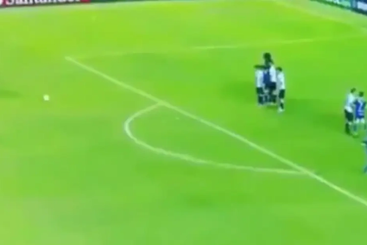 Un coup franc préparé c'est beau