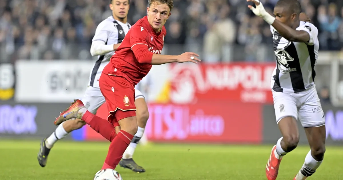 "Charleroi n'a pas joué un football spécial" : les regrets de Dennis Ayensa après la défaite du Standard