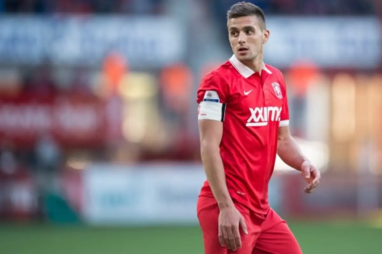 Twente se voit retirer trois points