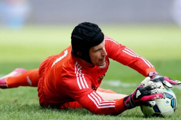 Petr Cech en prêt au PSG ?