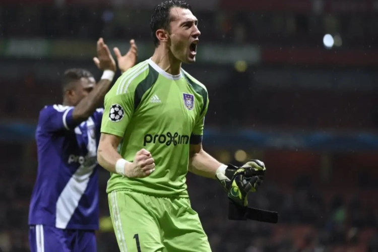 Silvio Proto espère accueillir un défenseur et un buteur