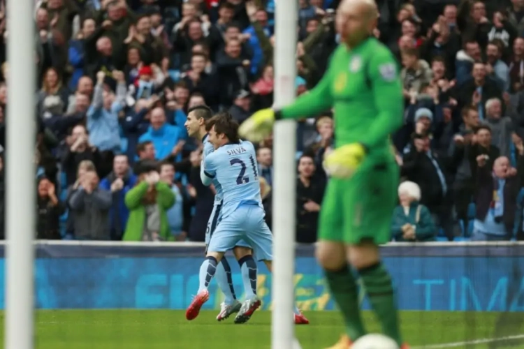 Benteke subit la loi de Manchester City